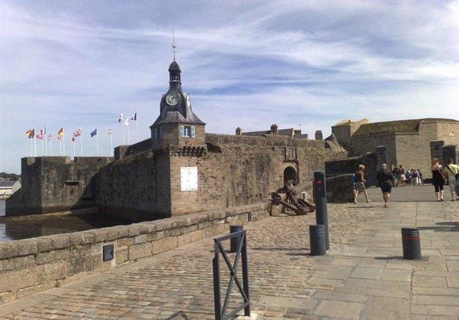 CONCARNEAU also known as "THE CITY CLOSE"