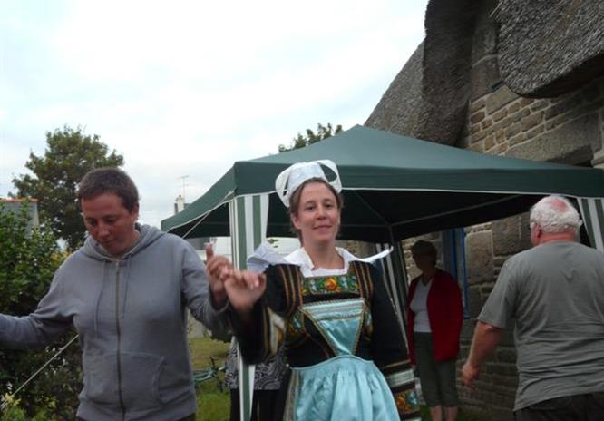 Animation in the camp of the Dawn Mill in Concarneau